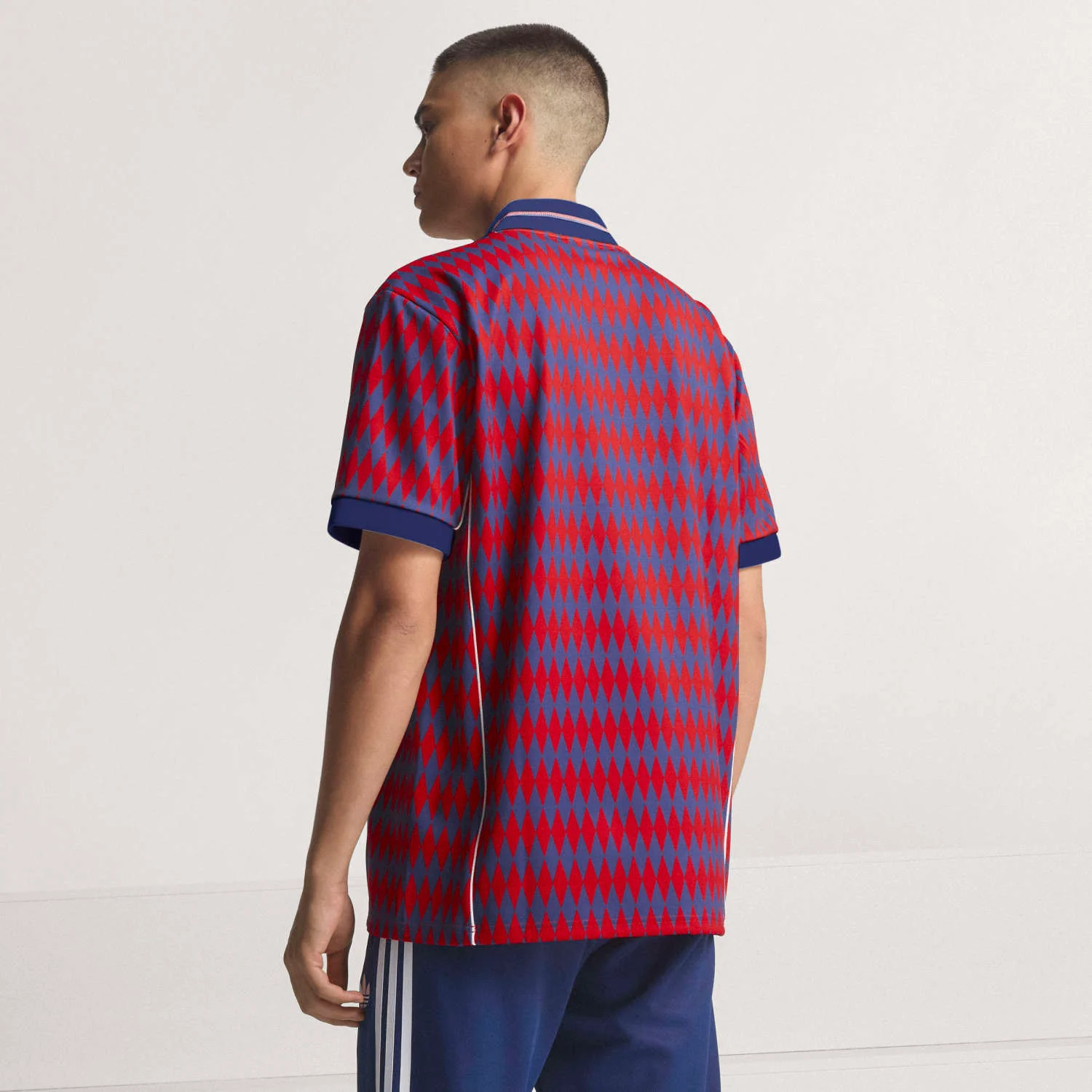 Bayern Munich 25/26 Lifestyle Jersey - Mens - Image 7
