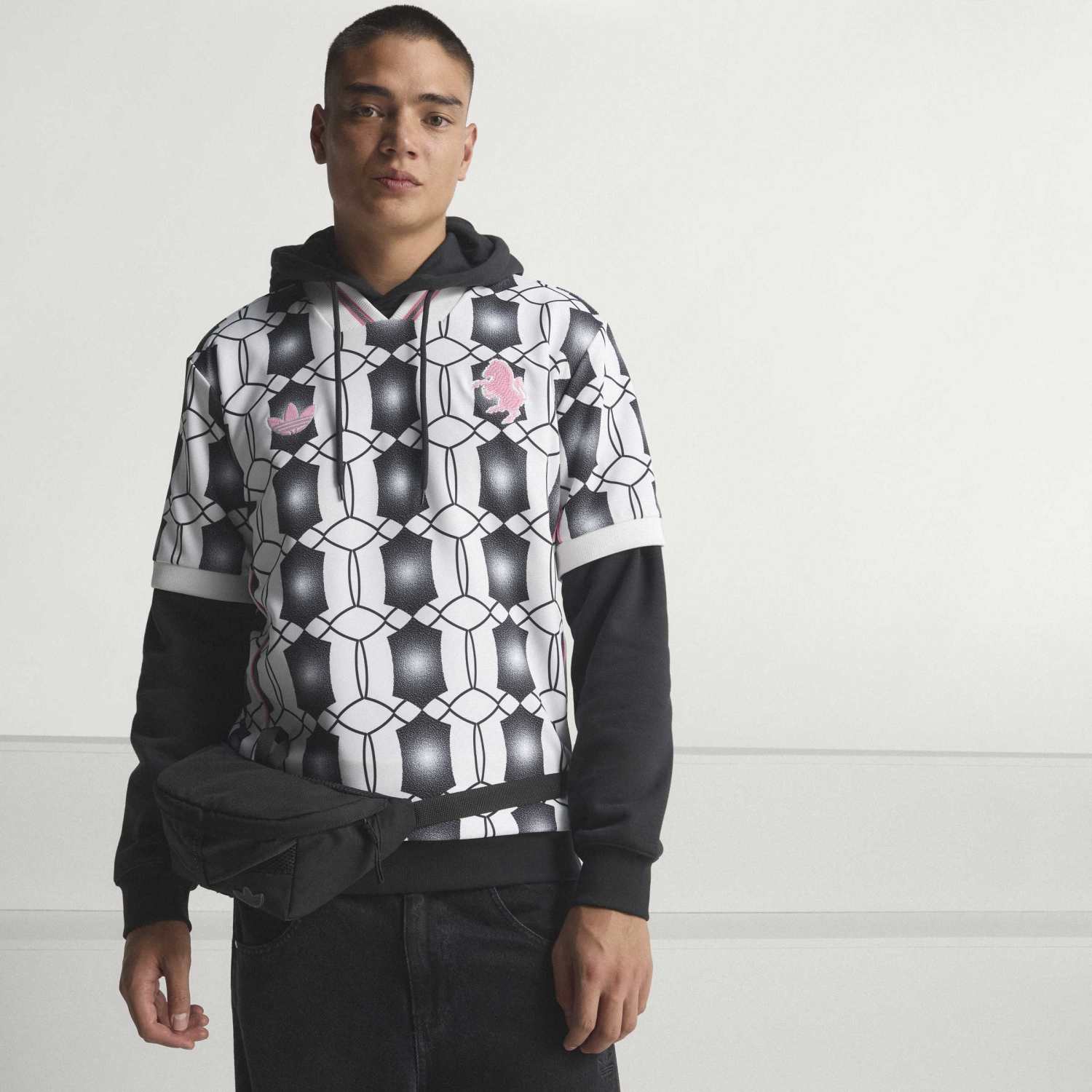 Juventus 25/26 Lifestyle Jersey - Mens - Image 2