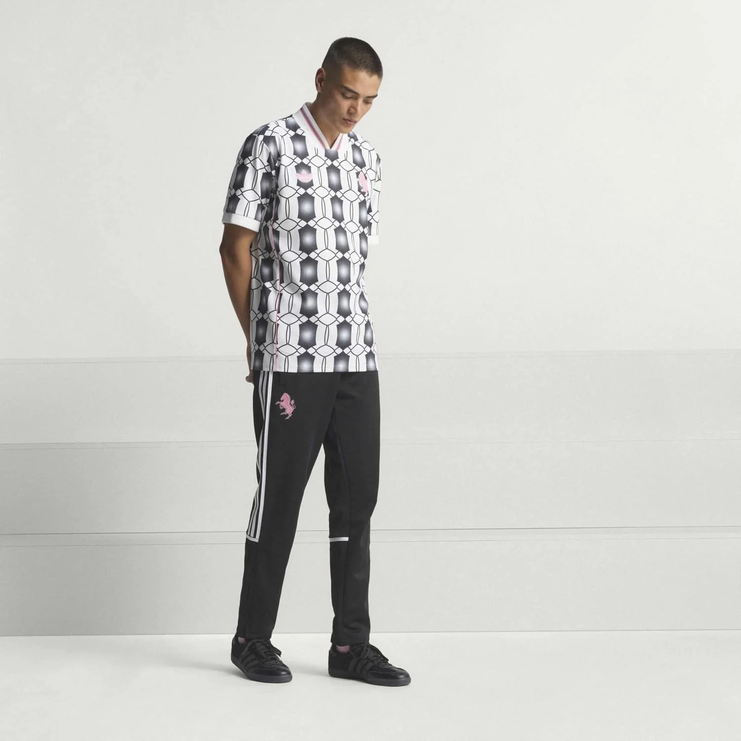 Juventus 25/26 Lifestyle Jersey - Mens - Image 3