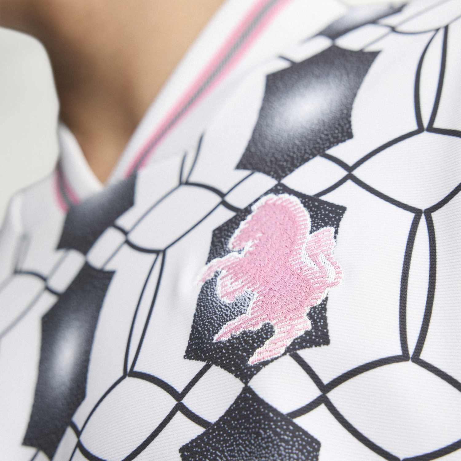 Juventus 25/26 Lifestyle Jersey - Mens - Image 4
