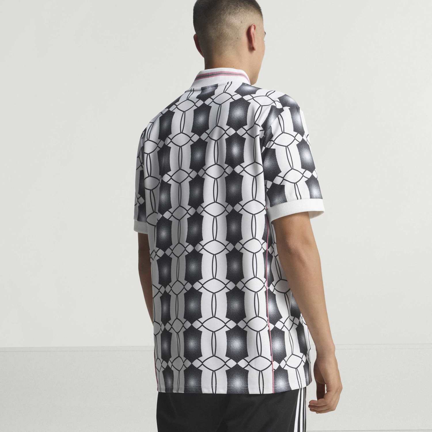 Juventus 25/26 Lifestyle Jersey - Mens - Image 7