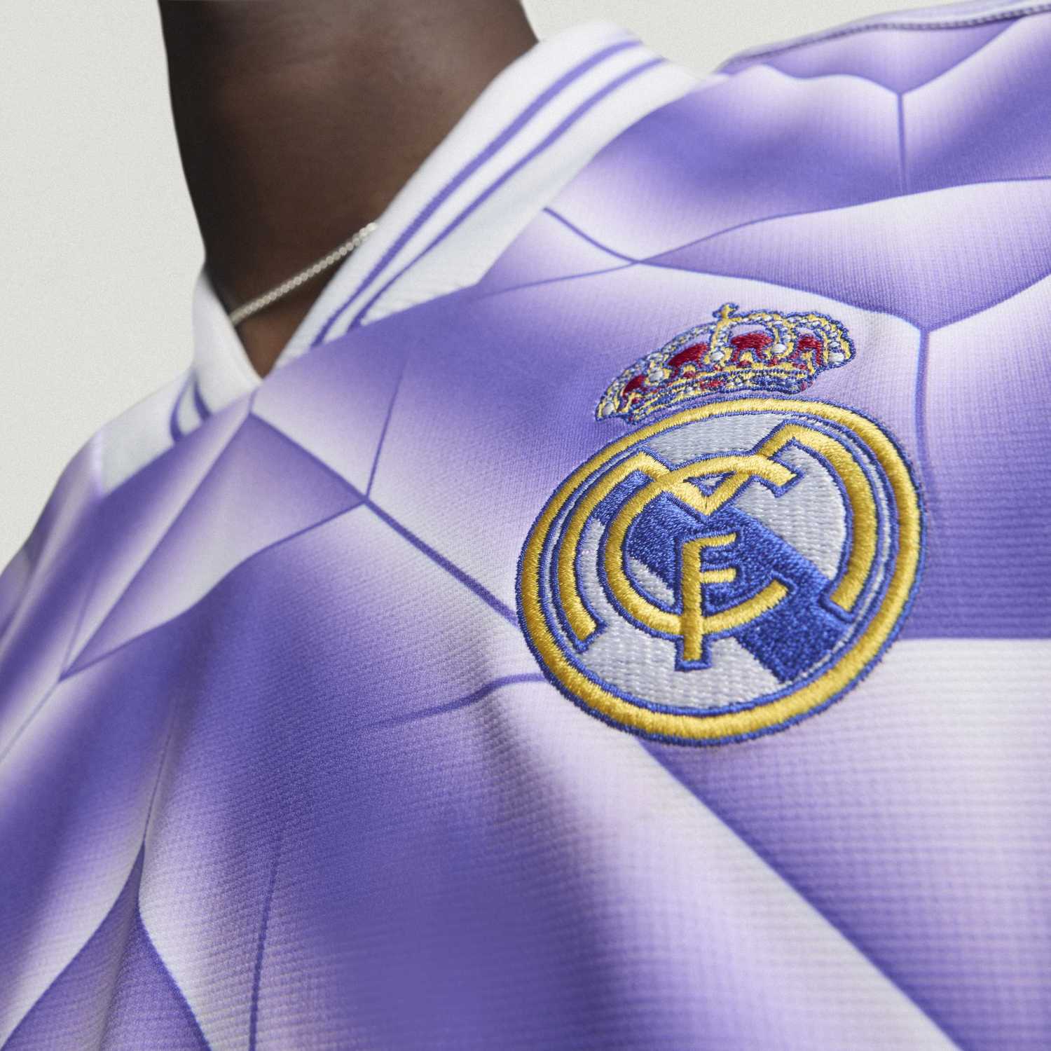 Real Madrid 25/26 Lifestyle Jersey - Mens - Image 4