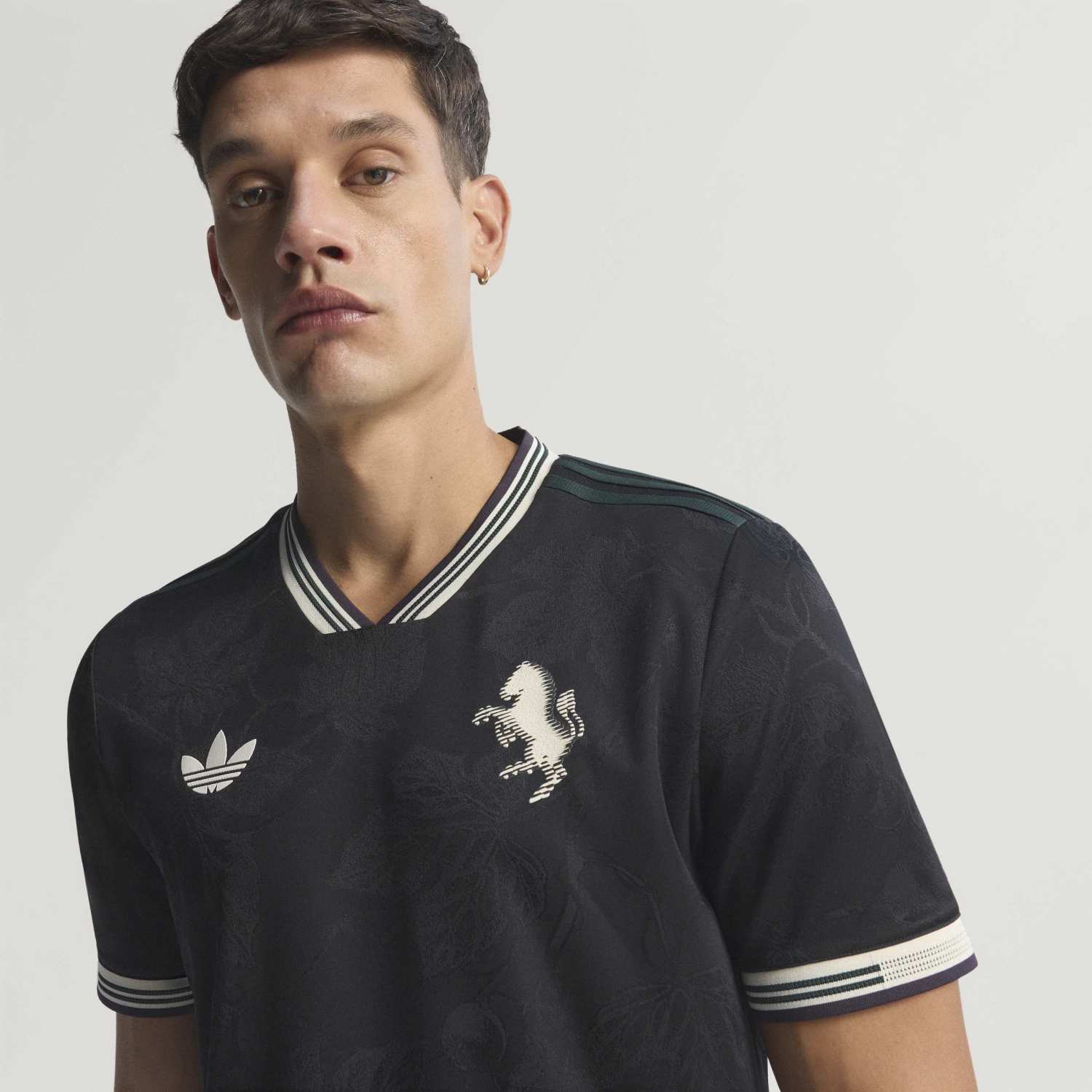 Juventus 25/26 Authentic 3rd Jersey - Mens - Image 4
