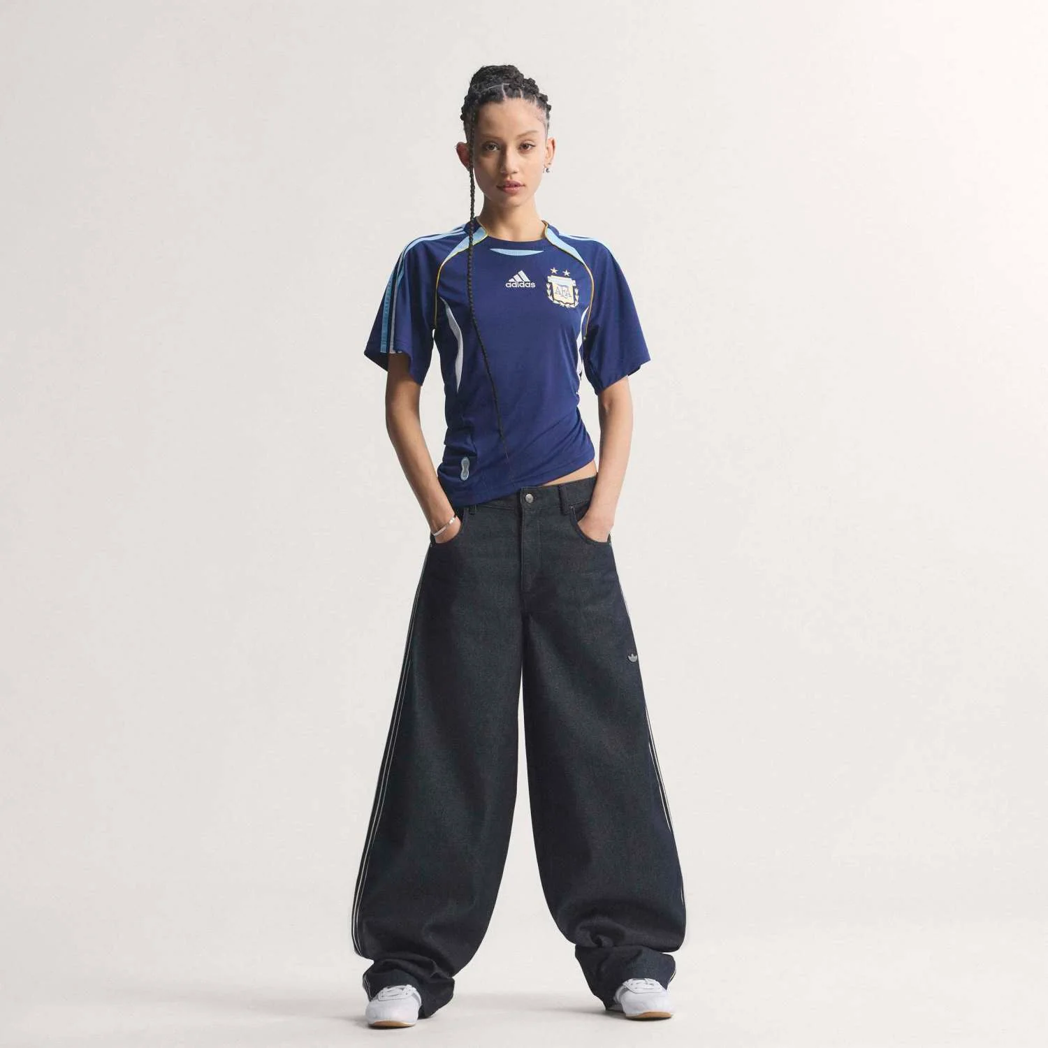 Argentina Bringback Messi Jersey - Womens - Image 4